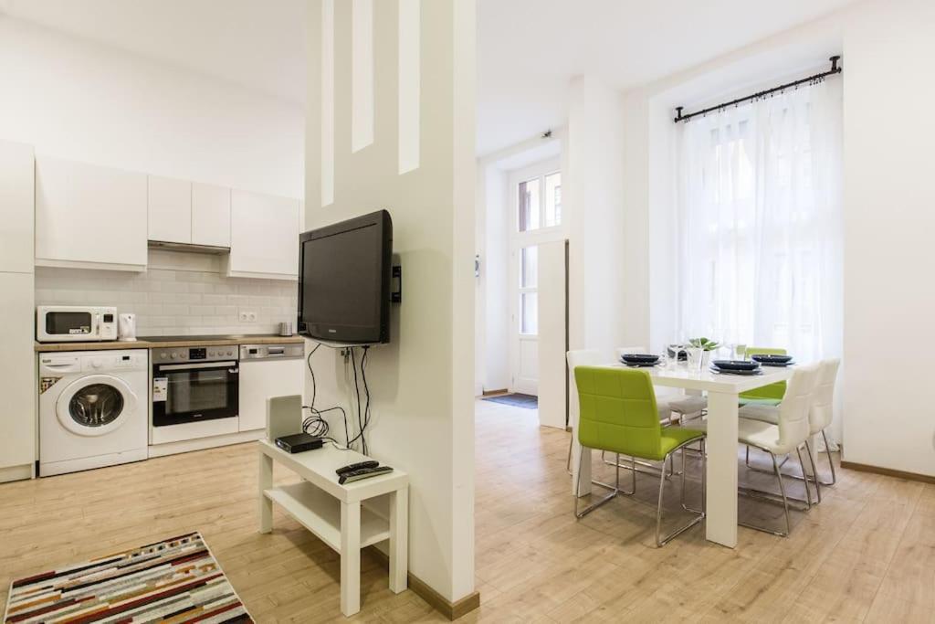 Designer Dream Home In The Ruin Bar District W A/C บูดาเปสต์ ภายนอก รูปภาพ